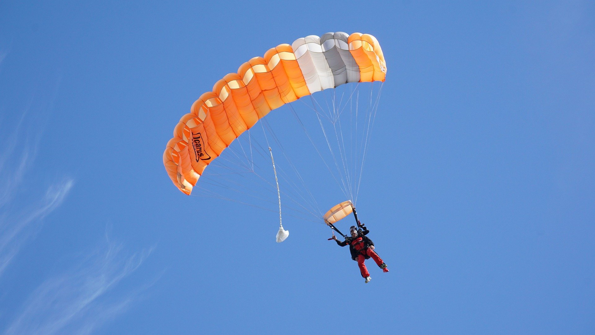 Прыжок с парашютом в тандеме с инструктором в Нижнем Новгороде. Клуб  Parachuter